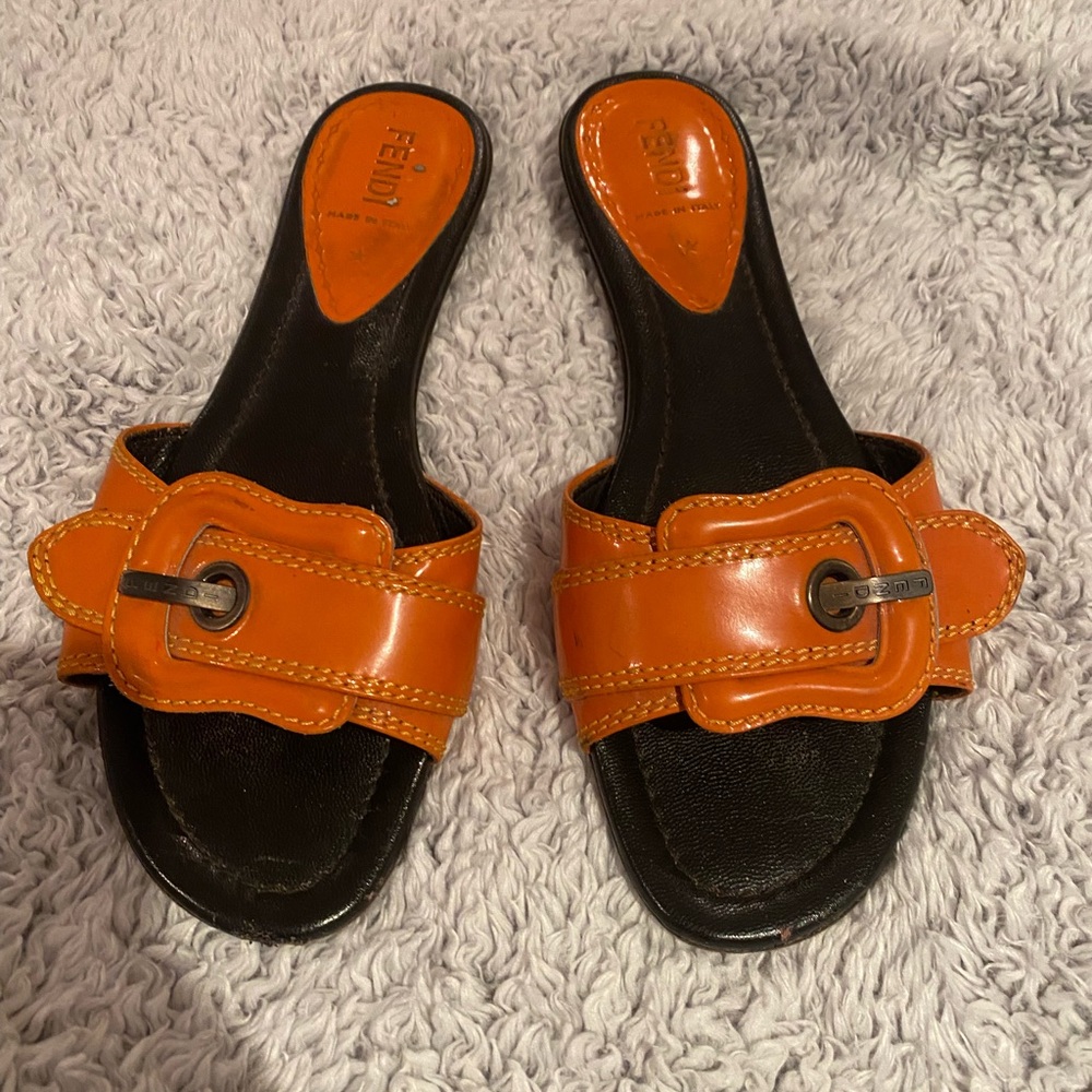 Fendi sandals authenticated size 6 in good condition beautiful color